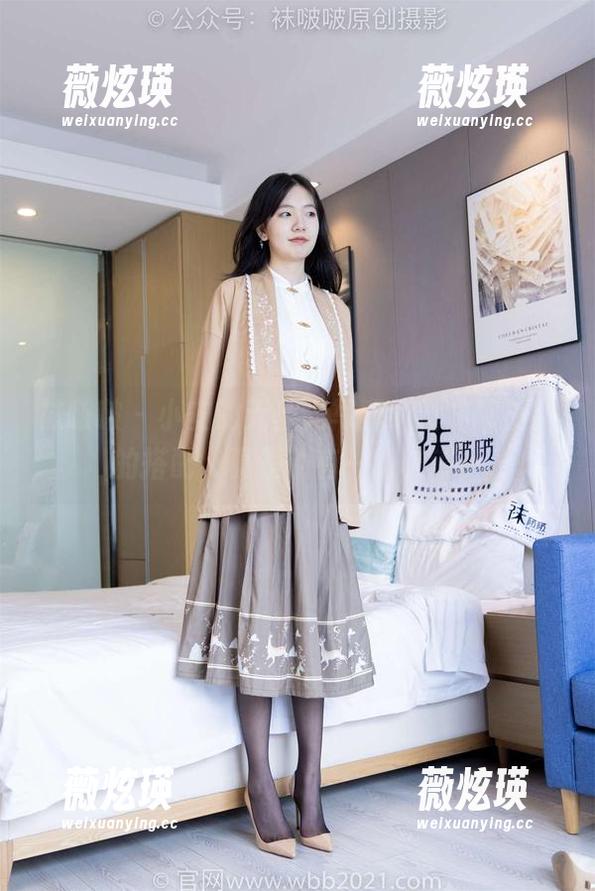 袜啵啵 - 小安的无圣光写真，丝袜和小腿的搭配，真是别有一番味道。