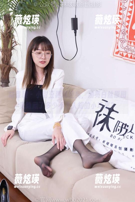袜啵啵 - 小甜豆再现经典，油亮白丝原图竟隐藏了多少不为人知的小巧思？