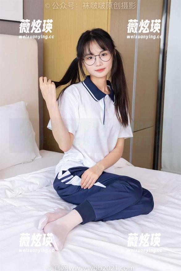 袜啵啵 - 高清小甜豆来啦！咱们的爱心印花白丝作品集，给你意想不到的甜蜜感。