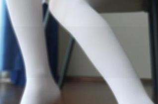 私拍探讨，西尔酱泳池里的几分娇羞几分性感。