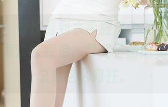 语画界 – 每次看到水手服这个关键词，我都想去海边踩踩浪，梦梵更新的美图让我总是这么向往。