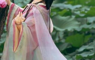 雯妹不讲道理写真合集：发光精灵？打个哈欠也能闪亮，跟我一起看看？
