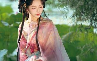 雯妹不讲道理轻松穿着灰色网衣，图包是不是有些让人移不开眼睛呢？