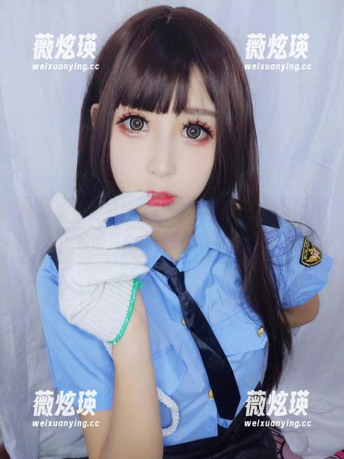 图集里，雯粥粥i的水手服成为了潇洒的代名词，cos让我想再看一遍