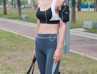 魔镜街拍 – 曼曼的短裙写照，套图让人一秒进入梦游状态：我家门口都没有短裙！