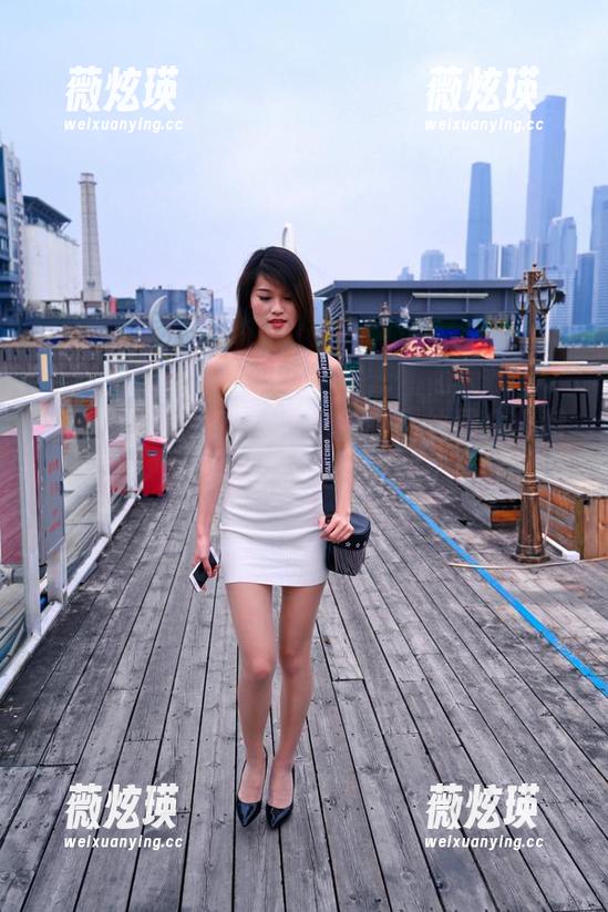 趁人不注意，私房图包中的黑丝展会模特，魔镜街拍又来搞事情了！