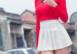 魔镜街拍新鲜上架![[辉辉模拍]深夜买醉的美腿思绪。