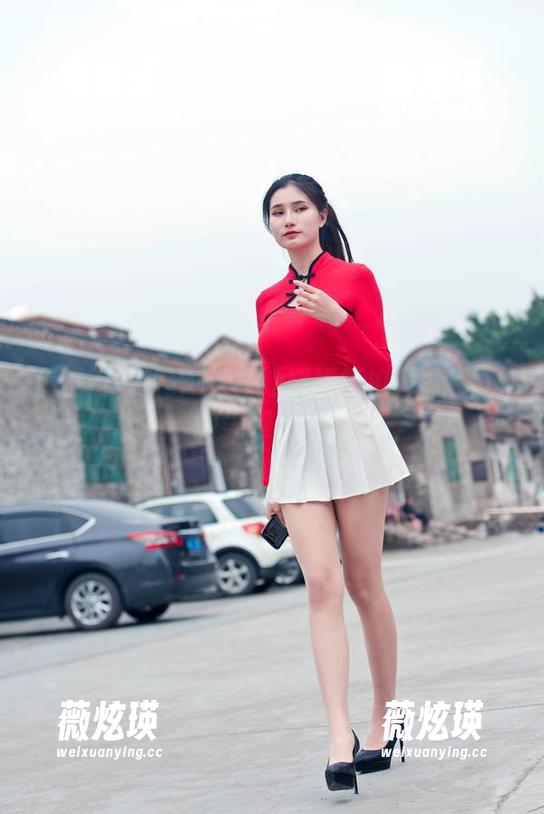 魔镜街拍新鲜上架![[辉辉模拍]深夜买醉的美腿思绪。