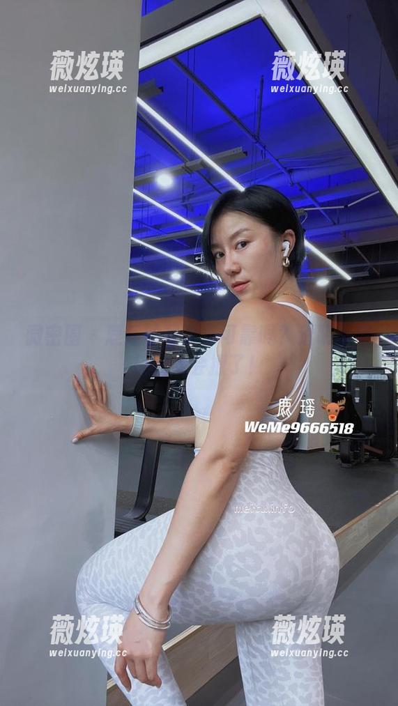 微密圈 - 鹿瑶的写真集可靠吗？透明吊带搭配太会撩了！